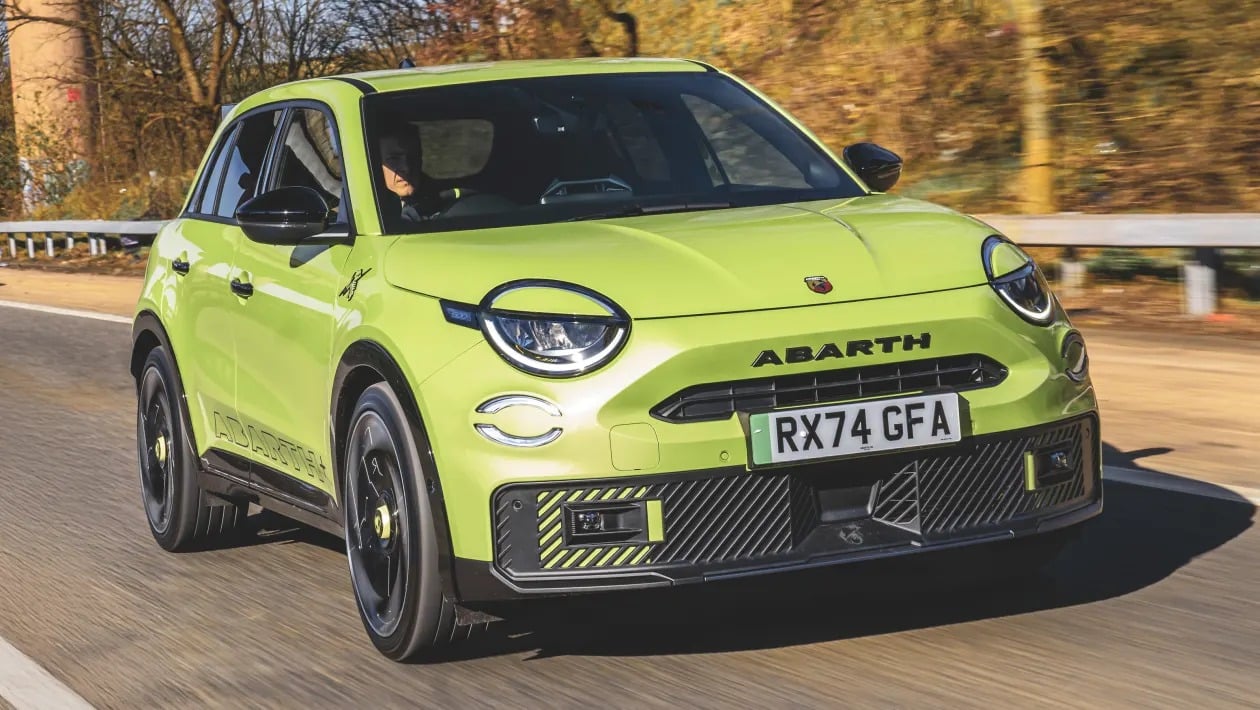 Το πιο δυνατό Abarth όλων των εποχών μπαίνει στη πρίζα!