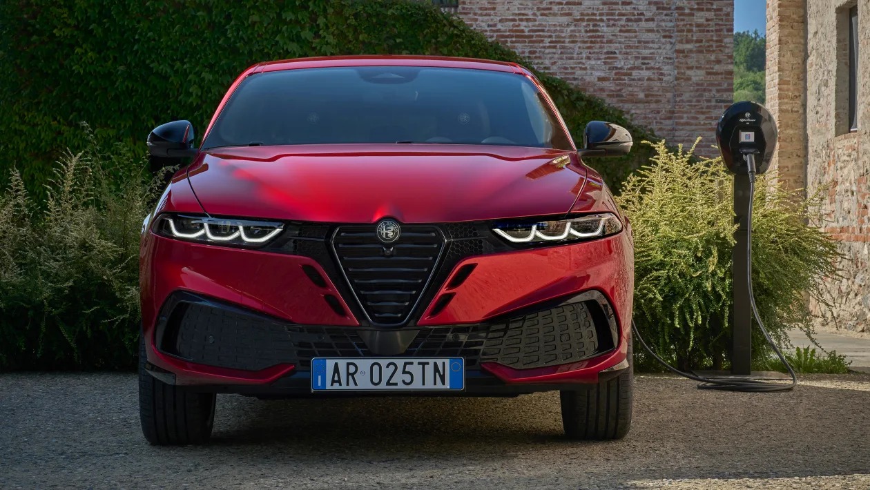 Alfa Romeo Tonale 2025: Το ιταλικό SUV που επιστρέφει πιο σαγηνευτικό, πιο δυναμικό και πιο Alfa από ποτέ!