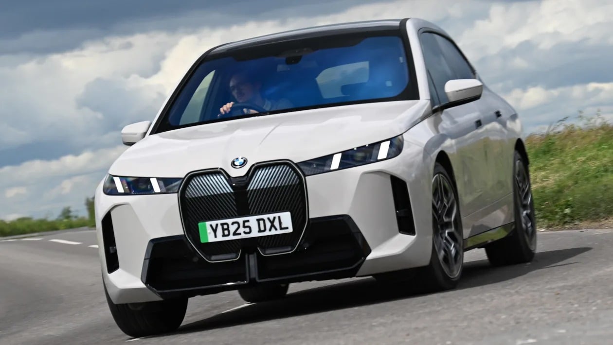 BMW iX 2025: Το ηλεκτρικό «θηρίο» που ανεβάζει τον πήχη στα ηλεκτρικά SUV