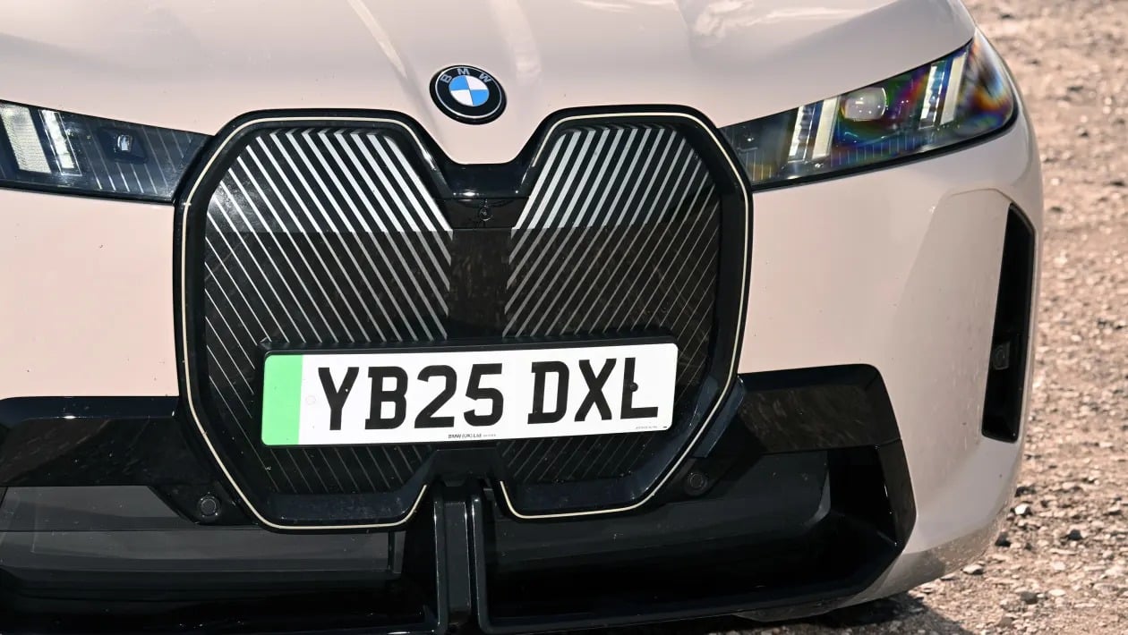 BMW iX 2025: Το ηλεκτρικό «θηρίο» που ανεβάζει τον πήχη στα ηλεκτρικά SUV