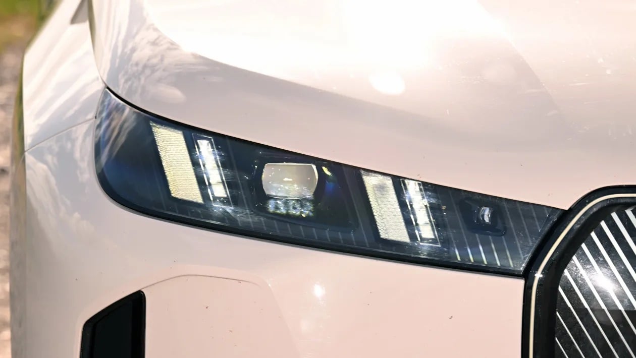 BMW iX 2025: Το ηλεκτρικό «θηρίο» που ανεβάζει τον πήχη στα ηλεκτρικά SUV