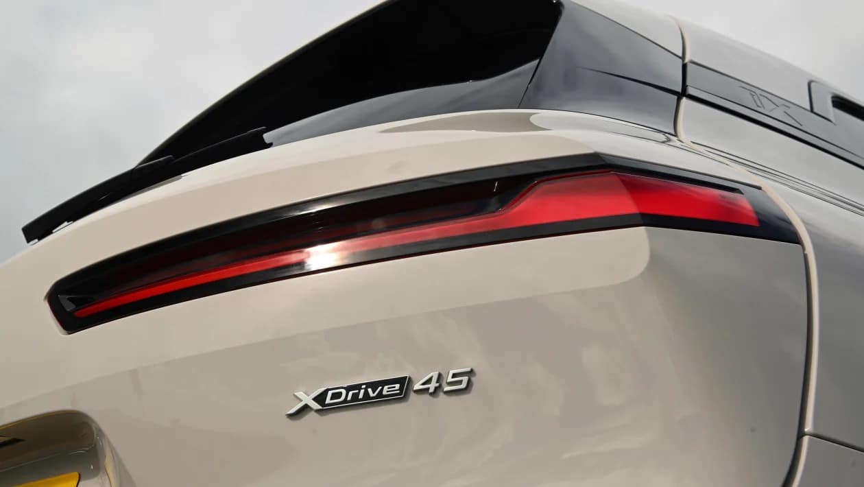 BMW iX 2025: Το ηλεκτρικό «θηρίο» που ανεβάζει τον πήχη στα ηλεκτρικά SUV