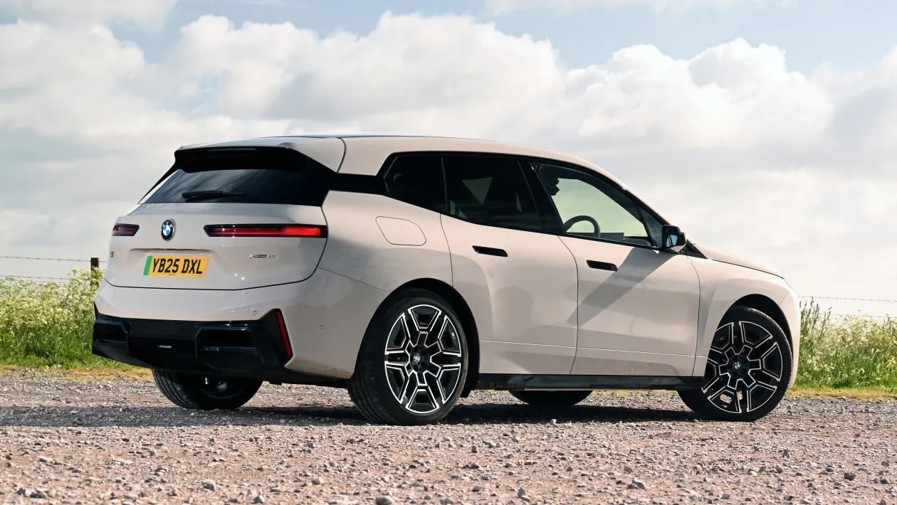 BMW iX 2025: Το ηλεκτρικό «θηρίο» που ανεβάζει τον πήχη στα ηλεκτρικά SUV