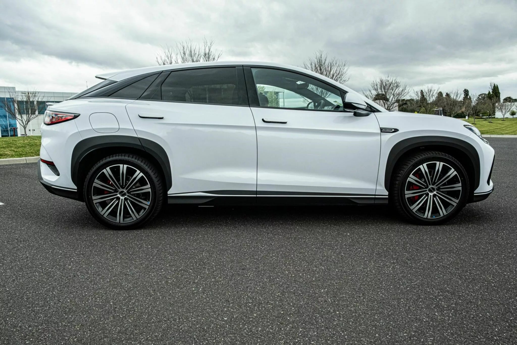 Νέο BYD Sealion 7 - Ο χειρότερος εφιάλτης του Tesla Model Y