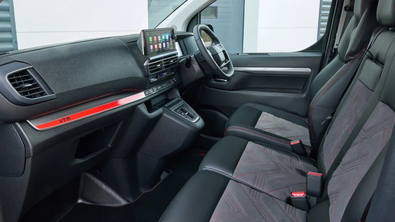 Με 180 ίππους και εμφάνιση αγωνιστικού – Το βαν Dispatch VTR είναι σκέτη πρόκληση!