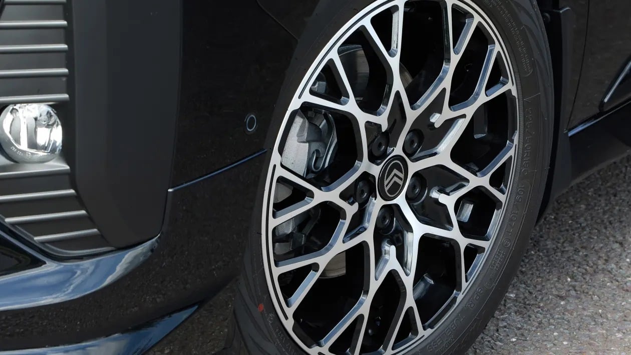 Με 180 ίππους και εμφάνιση αγωνιστικού – Το βαν Dispatch VTR είναι σκέτη πρόκληση!