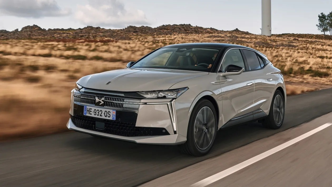 DS No.4 E-Tense 2025: Ξεχάστε τα σπορτίφ, αυτό το hatchback είναι η απόλυτη άνεση