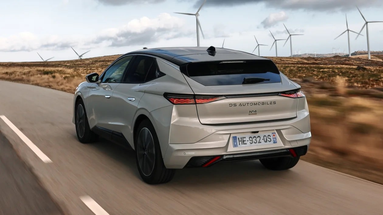 DS No.4 E-Tense 2025: Ξεχάστε τα σπορτίφ, αυτό το hatchback είναι η απόλυτη άνεση