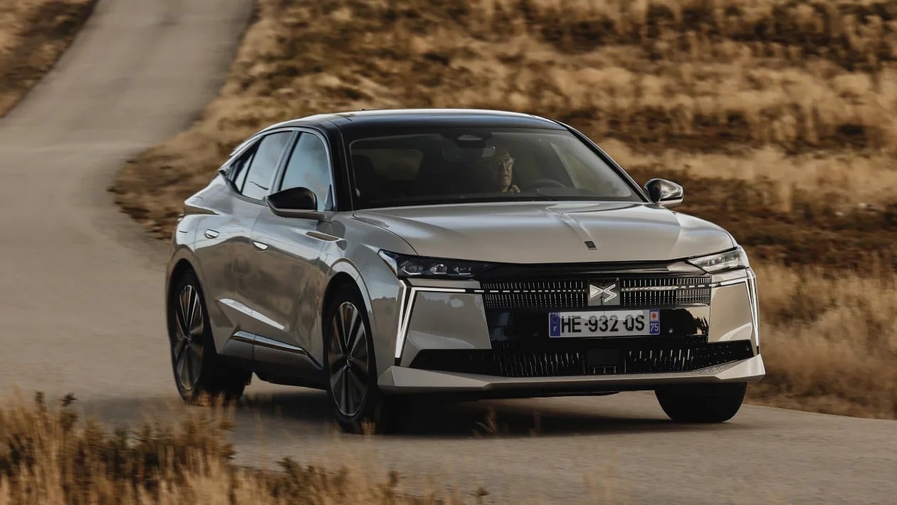 DS No.4 E-Tense 2025: Ξεχάστε τα σπορτίφ, αυτό το hatchback είναι η απόλυτη άνεση