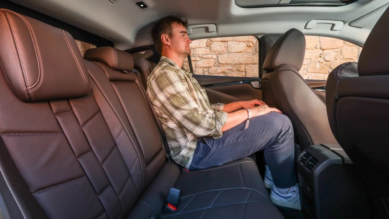 DS No.4 E-Tense 2025: Ξεχάστε τα σπορτίφ, αυτό το hatchback είναι η απόλυτη άνεση