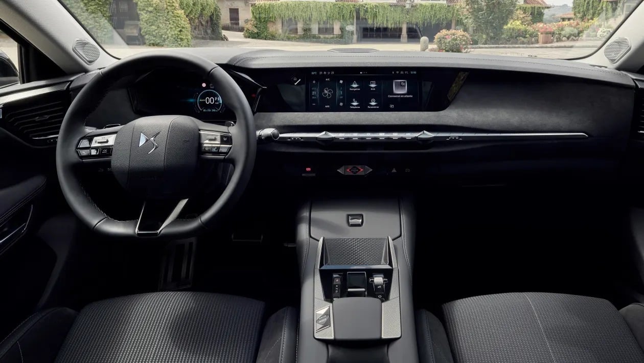 DS No.4 E-Tense 2025: Ξεχάστε τα σπορτίφ, αυτό το hatchback είναι η απόλυτη άνεση