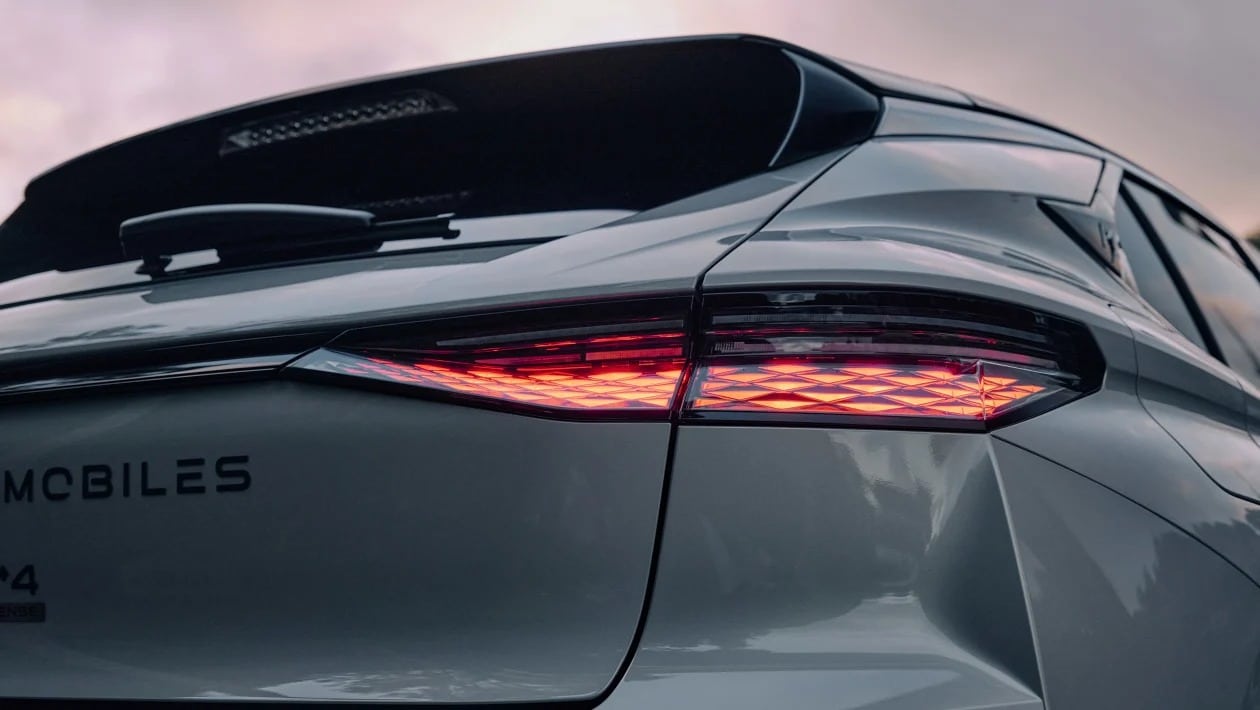 DS No.4 E-Tense 2025: Ξεχάστε τα σπορτίφ, αυτό το hatchback είναι η απόλυτη άνεση