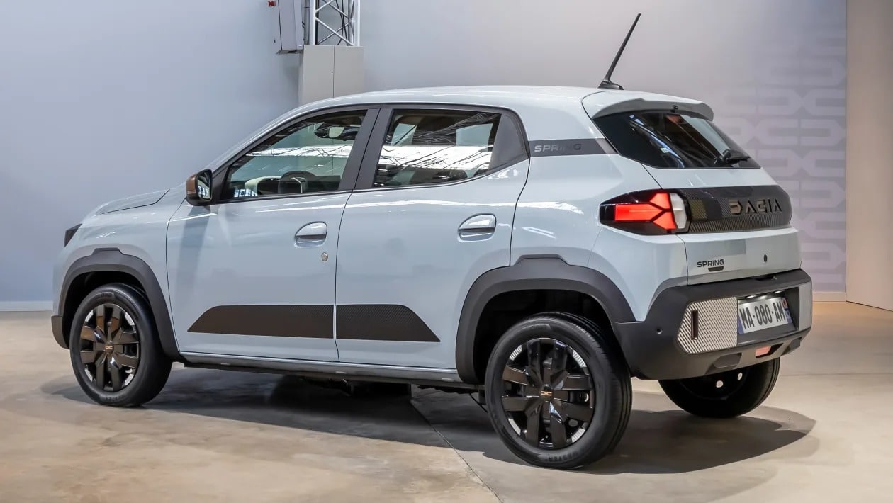 Dacia Spring 2025: Η μεγάλη επιστροφή του πιο οικονομικού ηλεκτρικού με νέα τεχνολογία LFP!