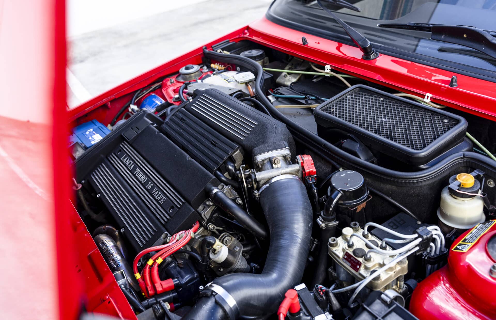 Η Lancia που γεννήθηκε μέσα από τραγωδία και έγινε αθάνατη: Ο μύθος της θρυλικής Delta Integrale