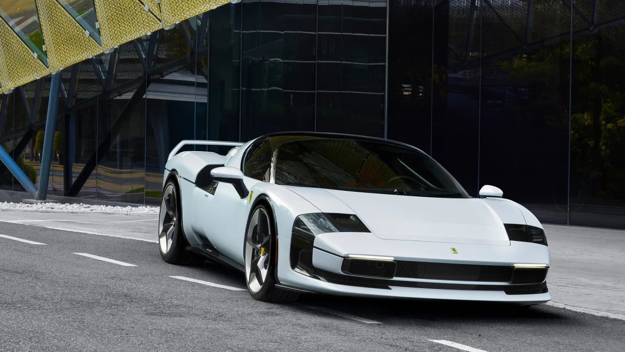 Η επιστροφή του θρύλου - Η νέα SC40 φέρνει ξανά στη ζωή τη Ferrari F40 με υβριδική καρδιά