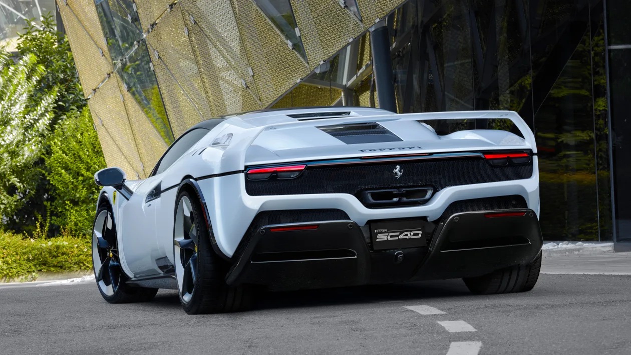 Η επιστροφή του θρύλου - Η νέα SC40 φέρνει ξανά στη ζωή τη Ferrari F40 με υβριδική καρδιά