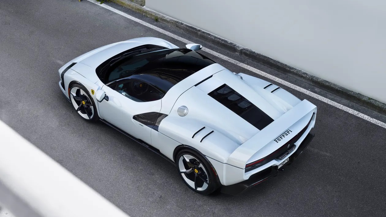 Η επιστροφή του θρύλου - Η νέα SC40 φέρνει ξανά στη ζωή τη Ferrari F40 με υβριδική καρδιά