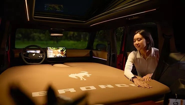 Το νέο κινεζικό Ford Bronco, μετατρέπεται με ένα κουμπί σε... τροχόσπιτο!