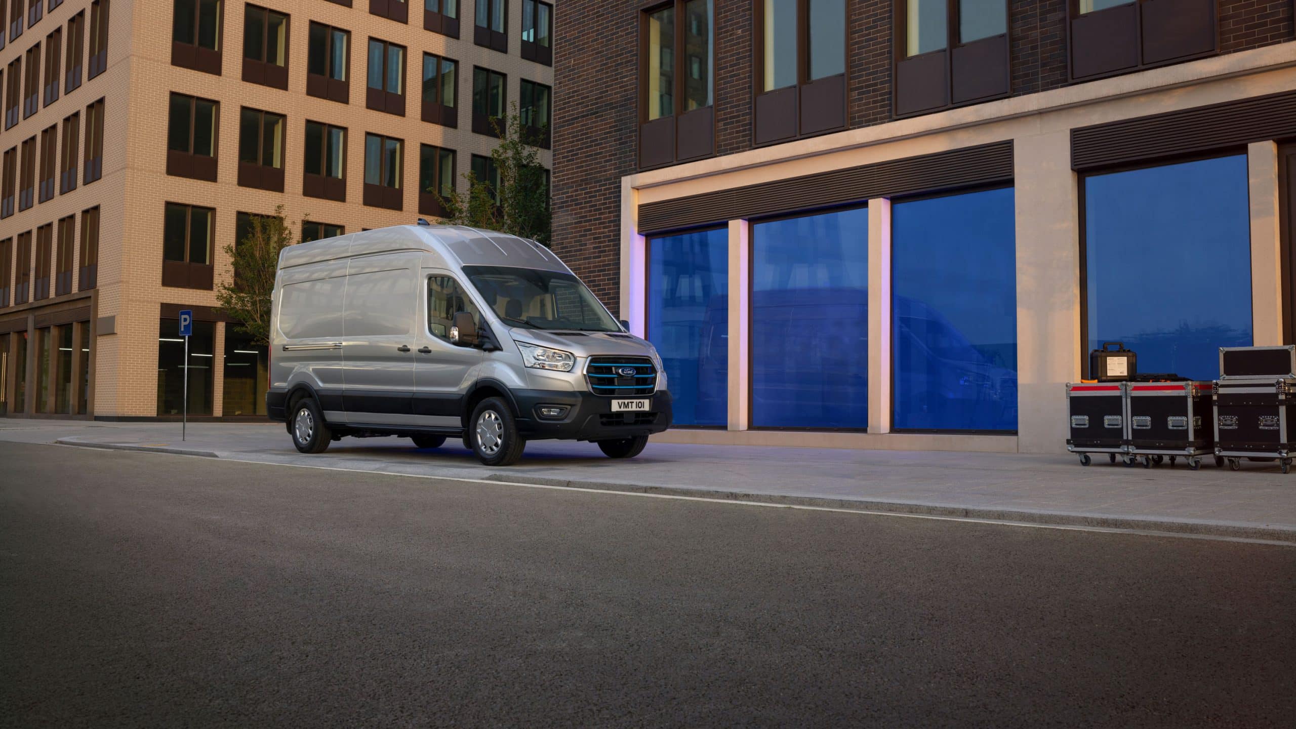 Το αμιγώς ηλεκτρικό E-Transit της Ford Pro ετοιμοπαράδοτο στις εκθέσεις Ford στην Ελλάδα 