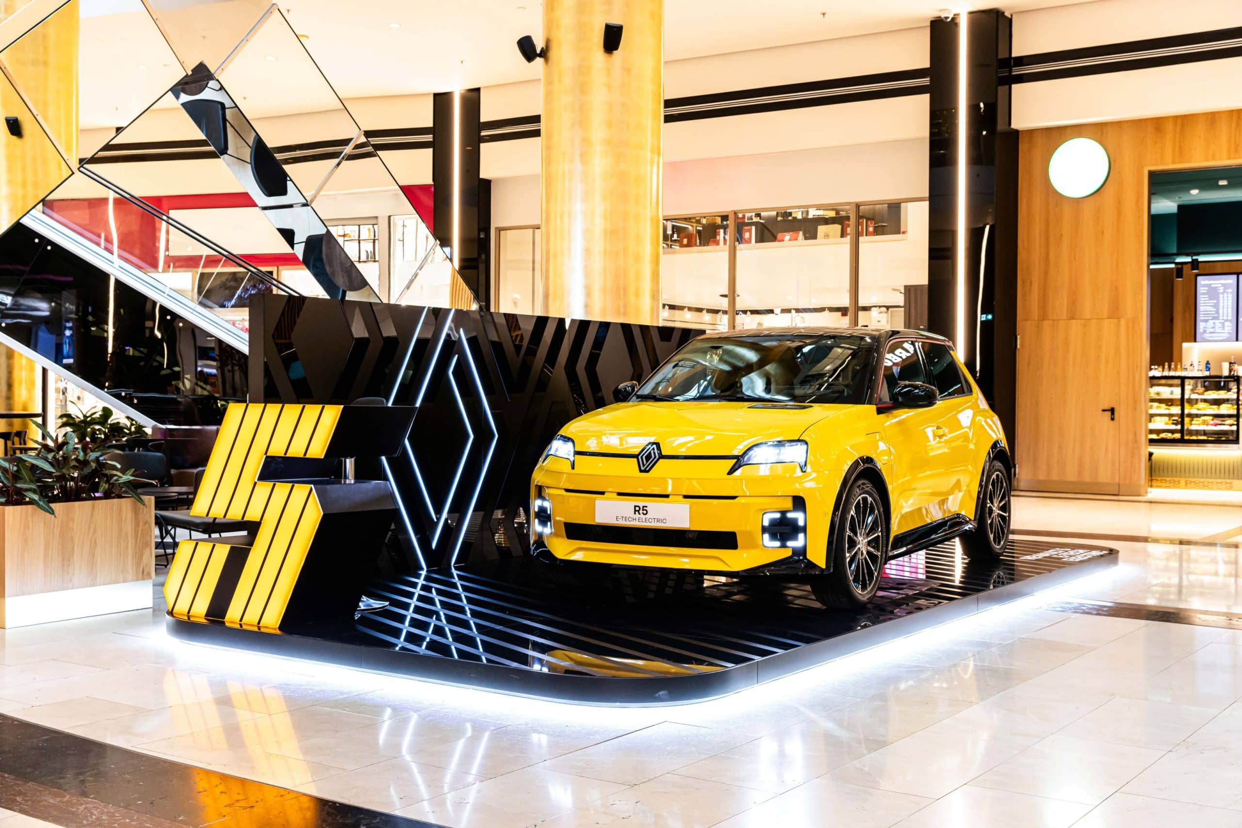 Το νέο Renault 5 Ε-Tech Electric στο Golden Hall