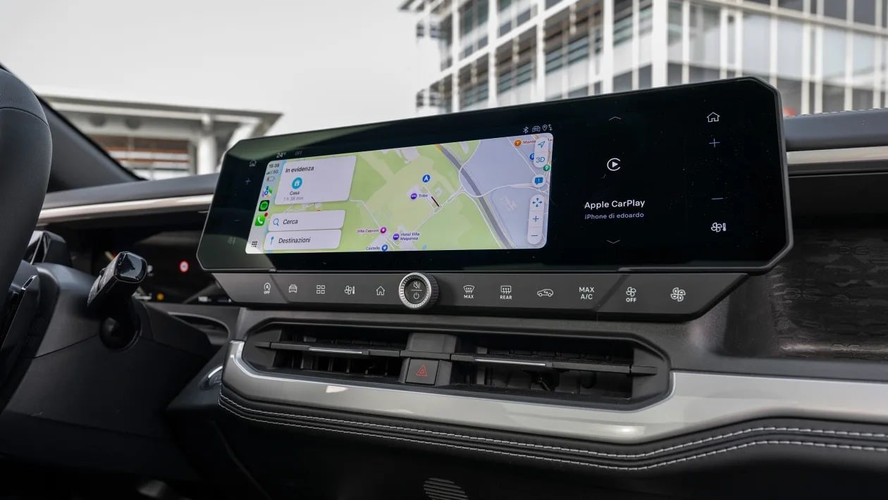 Νέο Jeep Compass e-Hybrid 2025 - Το SUV που συνδυάζει στυλ, τεχνολογία και περιπέτεια