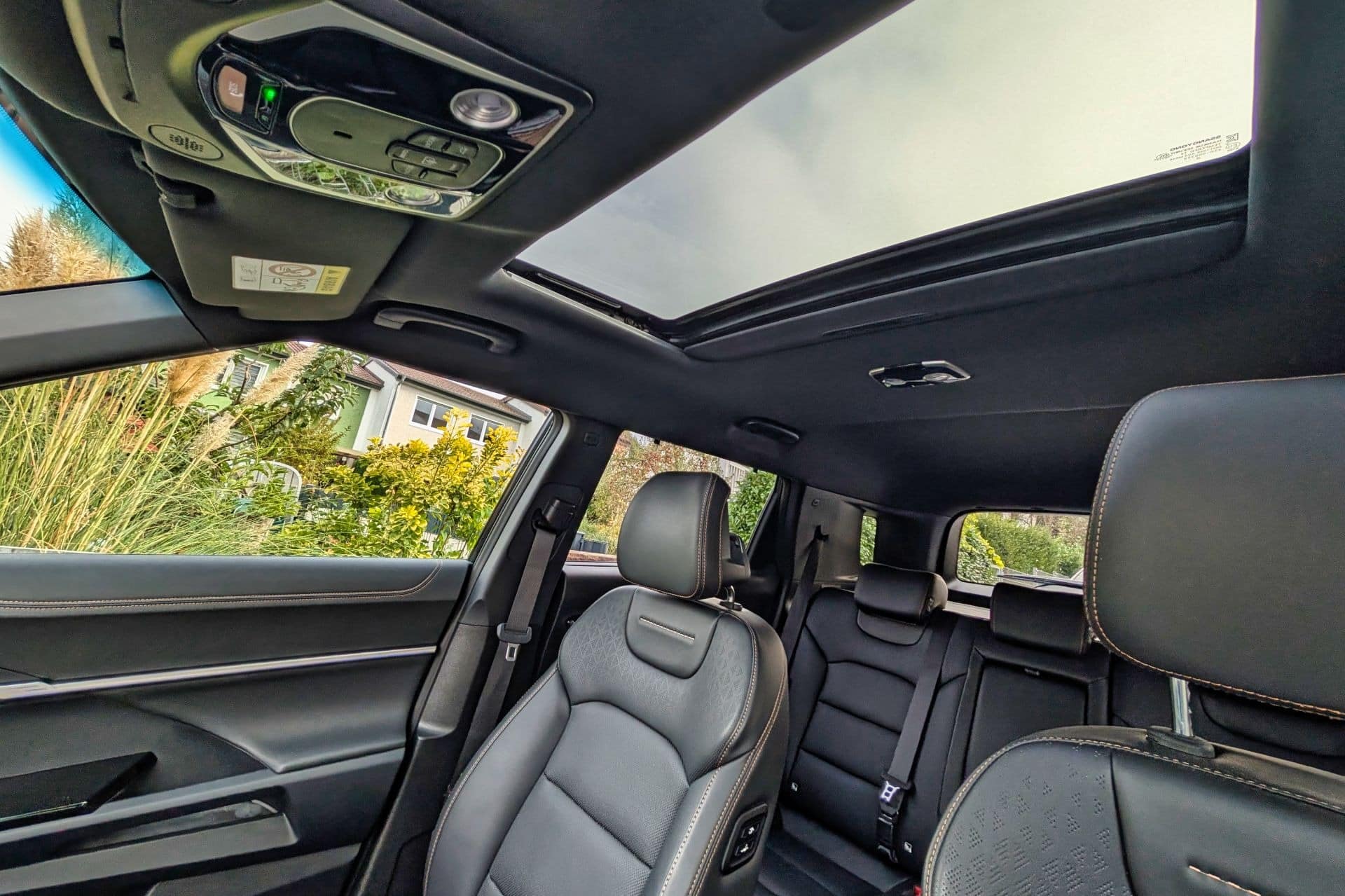 KGM Torres EVX: Το «αουτσάιντερ» που φέρνει πονοκέφαλο στους premium ανταγωνιστές!