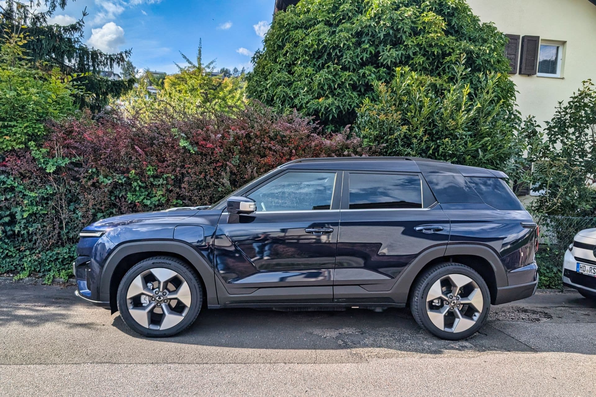 KGM Torres EVX: Το «αουτσάιντερ» που φέρνει πονοκέφαλο στους premium ανταγωνιστές!