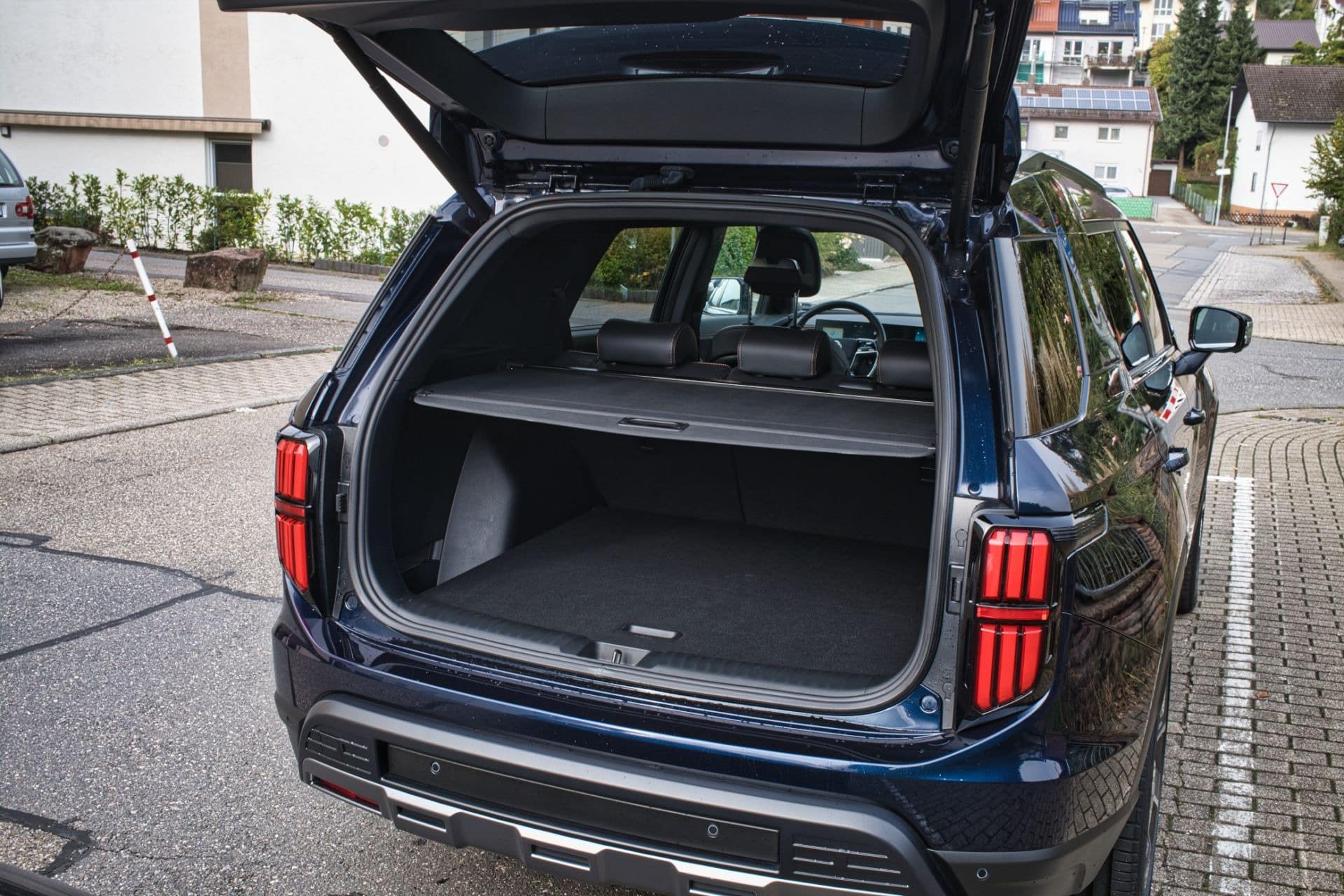 KGM Torres EVX: Το «αουτσάιντερ» που φέρνει πονοκέφαλο στους premium ανταγωνιστές!