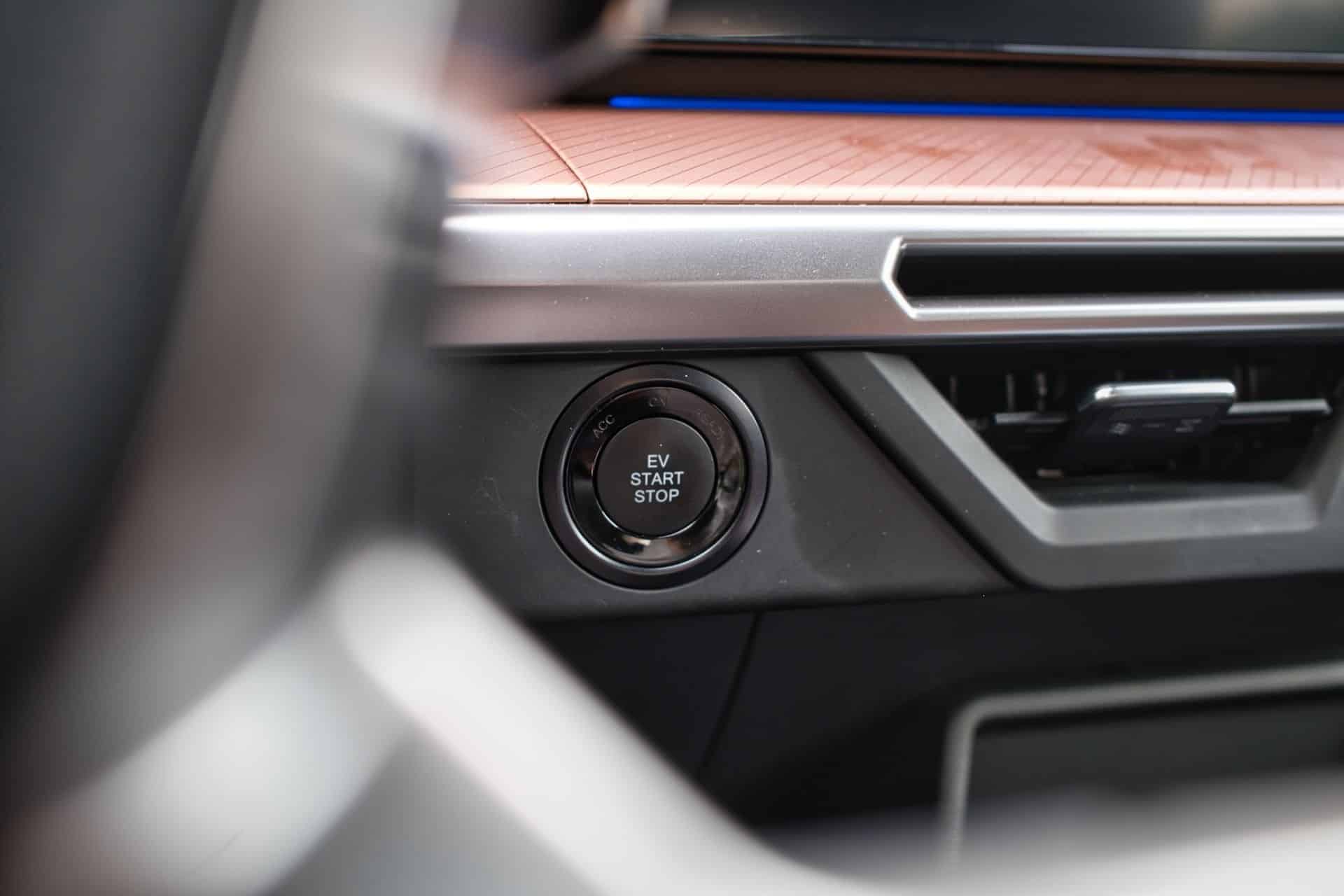 KGM Torres EVX: Το «αουτσάιντερ» που φέρνει πονοκέφαλο στους premium ανταγωνιστές!