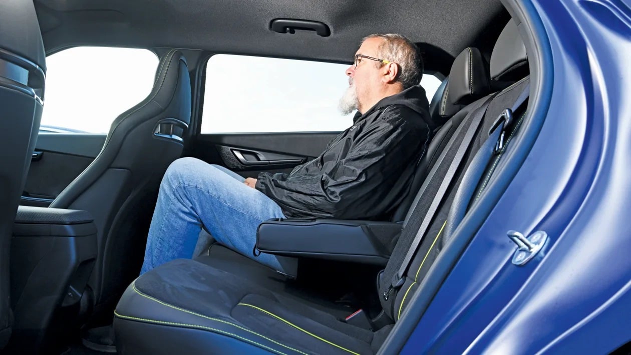 Polestar 4 vs Kia EV6 GT: Ποιο κερδίζει στο ηλεκτρικό ντέρμπι ;