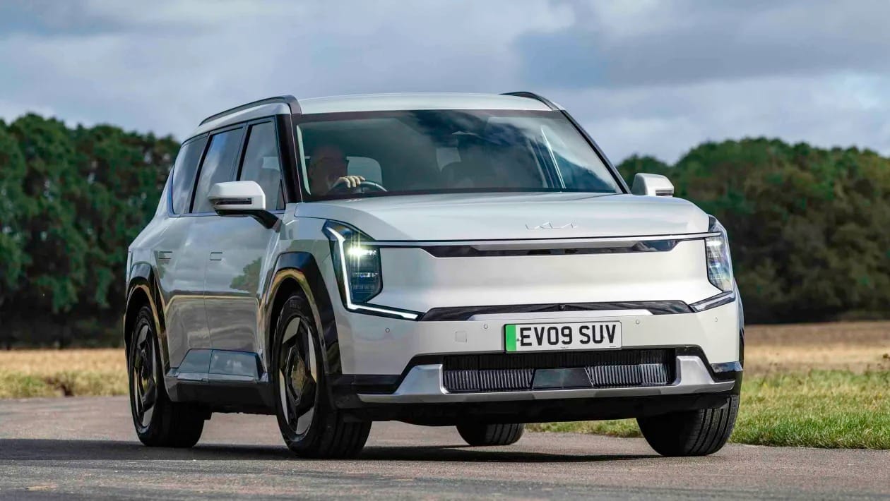 Το Kia EV9 είναι ό,τι πιο κοντά σε «ηλεκτρικό θηρίο» έχουμε δει και το αποδεικνύει!