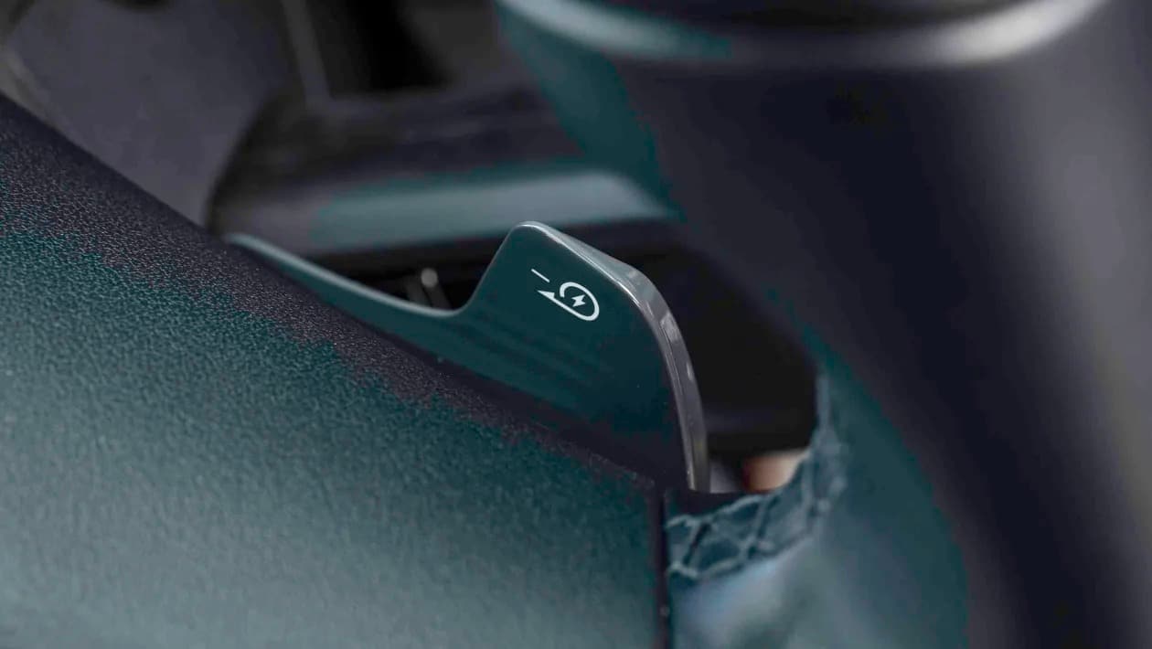 Το Kia EV9 είναι ό,τι πιο κοντά σε «ηλεκτρικό θηρίο» έχουμε δει και το αποδεικνύει!