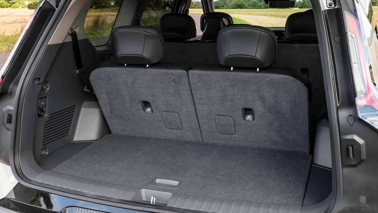 Το Kia EV9 είναι ό,τι πιο κοντά σε «ηλεκτρικό θηρίο» έχουμε δει και το αποδεικνύει!