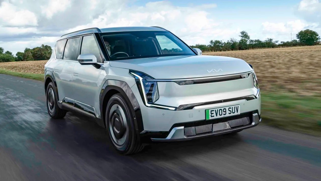 Το Kia EV9 είναι ό,τι πιο κοντά σε «ηλεκτρικό θηρίο» έχουμε δει και το αποδεικνύει!