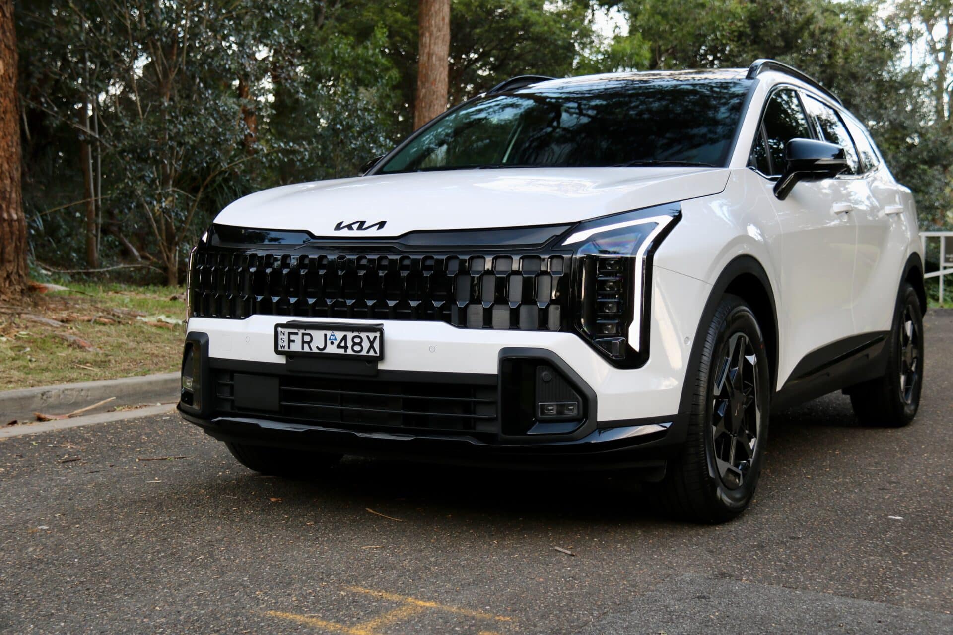 Τα 12 καλύτερα μεσαία υβριδικά SUV του 2025