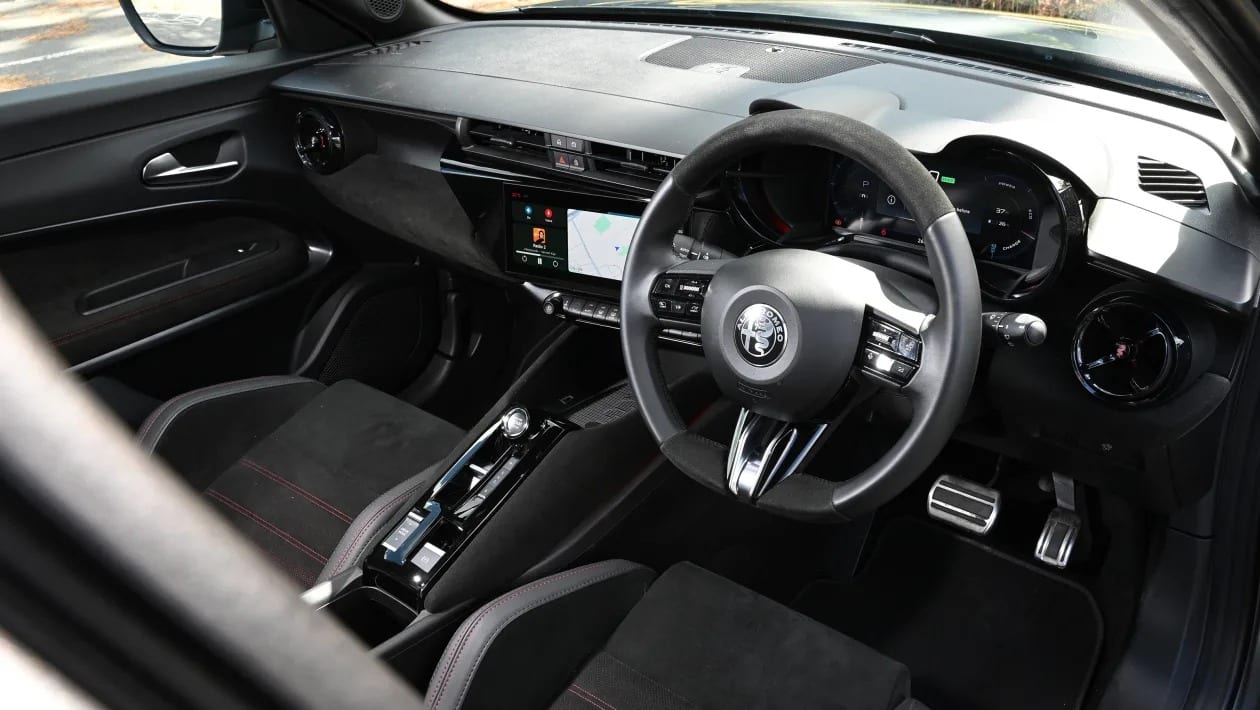 Alfa Romeo Junior Elettrica Veloce -Το ηλεκτρικό «καυτό» μικρό, που φέρνει πίσω το πάθος της οδήγησης!