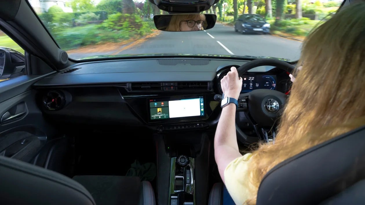 Alfa Romeo Junior Elettrica Veloce -Το ηλεκτρικό «καυτό» μικρό, που φέρνει πίσω το πάθος της οδήγησης!