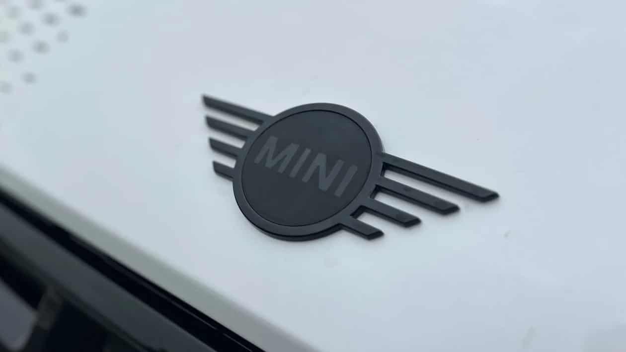 MINI John Cooper Works: Το πιο «άγριο» μικρό που κάνει κάθε στροφή να μοιάζει με πίστα!