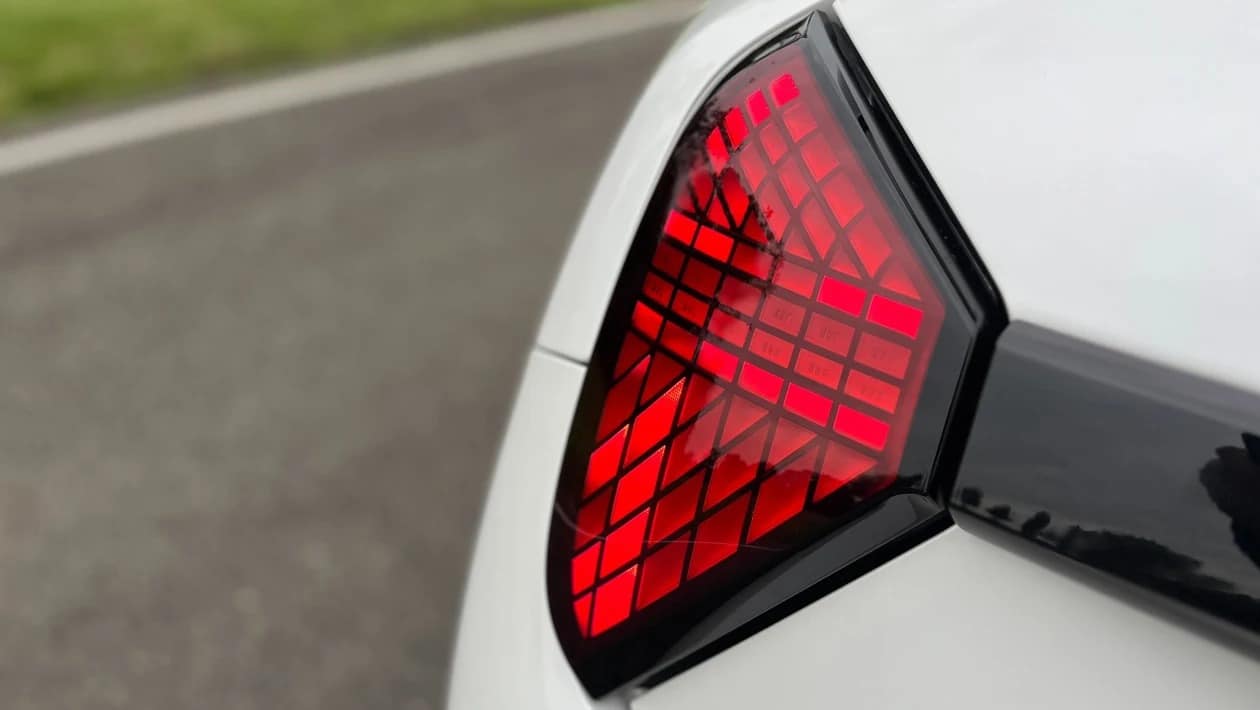 MINI John Cooper Works: Το πιο «άγριο» μικρό που κάνει κάθε στροφή να μοιάζει με πίστα!