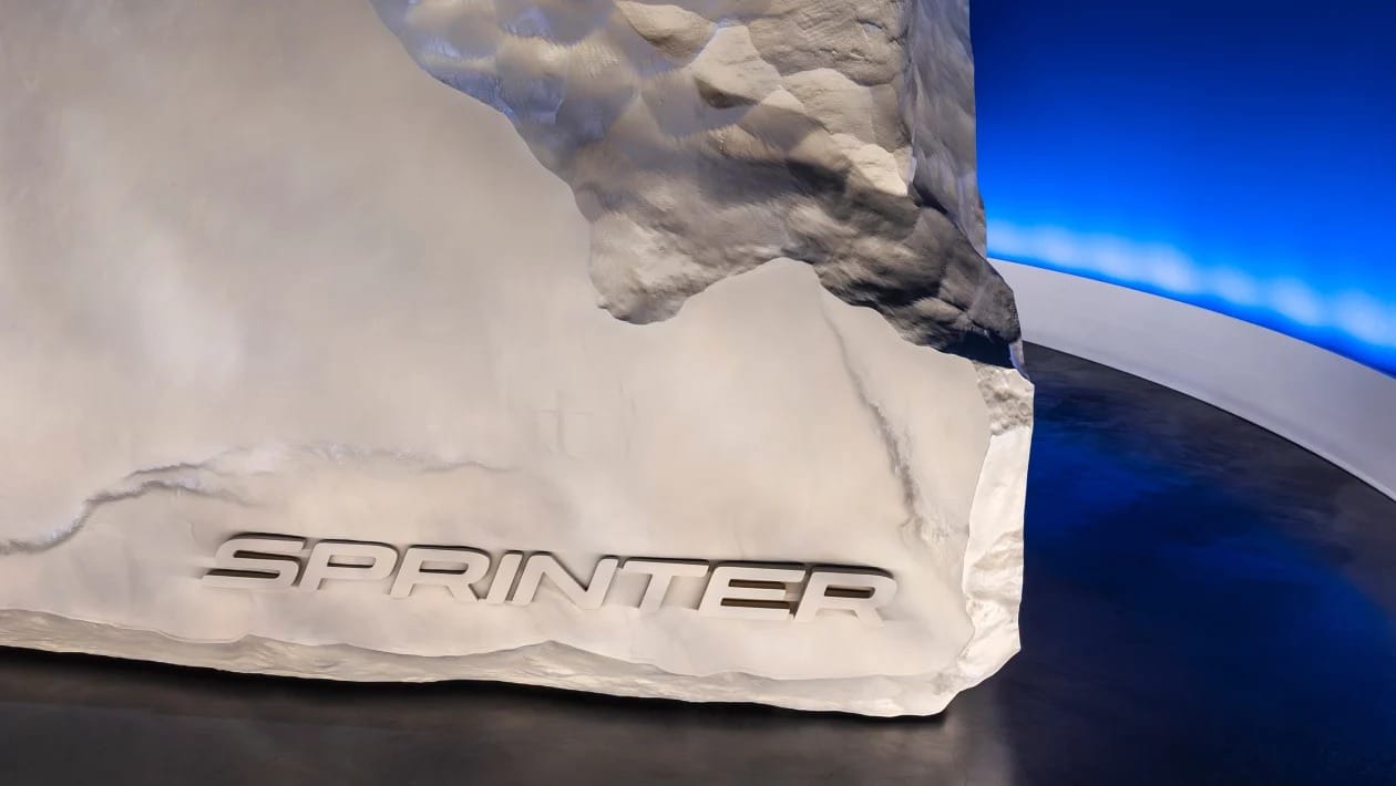 Νέο Mercedes Sprinter 2027: Το βαν-γλυπτό που προαναγγέλλει την επανάσταση στα επαγγελματικά οχήματα