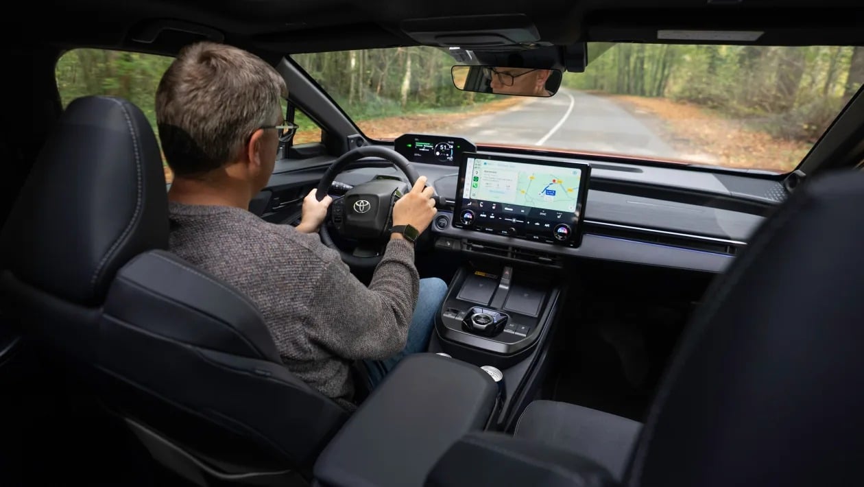 Η Toyota πέρασε στην επόμενη πίστα: Το C-HR+ αλλάζει το παιχνίδι στα ηλεκτρικά SUV!