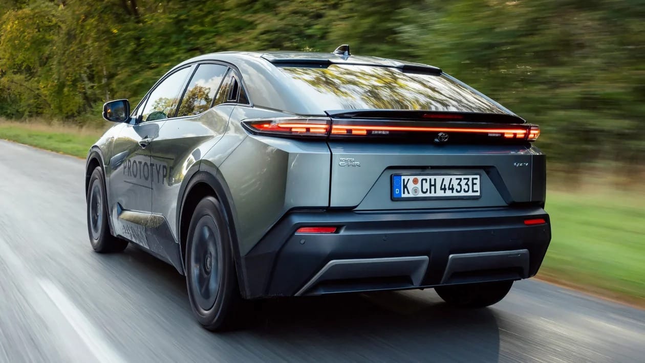 Η Toyota πέρασε στην επόμενη πίστα: Το C-HR+ αλλάζει το παιχνίδι στα ηλεκτρικά SUV!