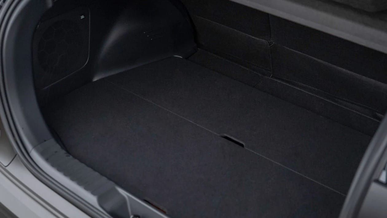 Η Toyota πέρασε στην επόμενη πίστα: Το C-HR+ αλλάζει το παιχνίδι στα ηλεκτρικά SUV!