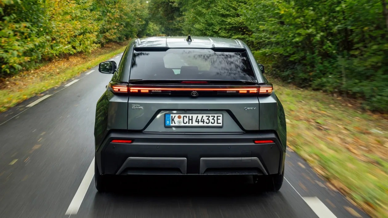 Η Toyota πέρασε στην επόμενη πίστα: Το C-HR+ αλλάζει το παιχνίδι στα ηλεκτρικά SUV!