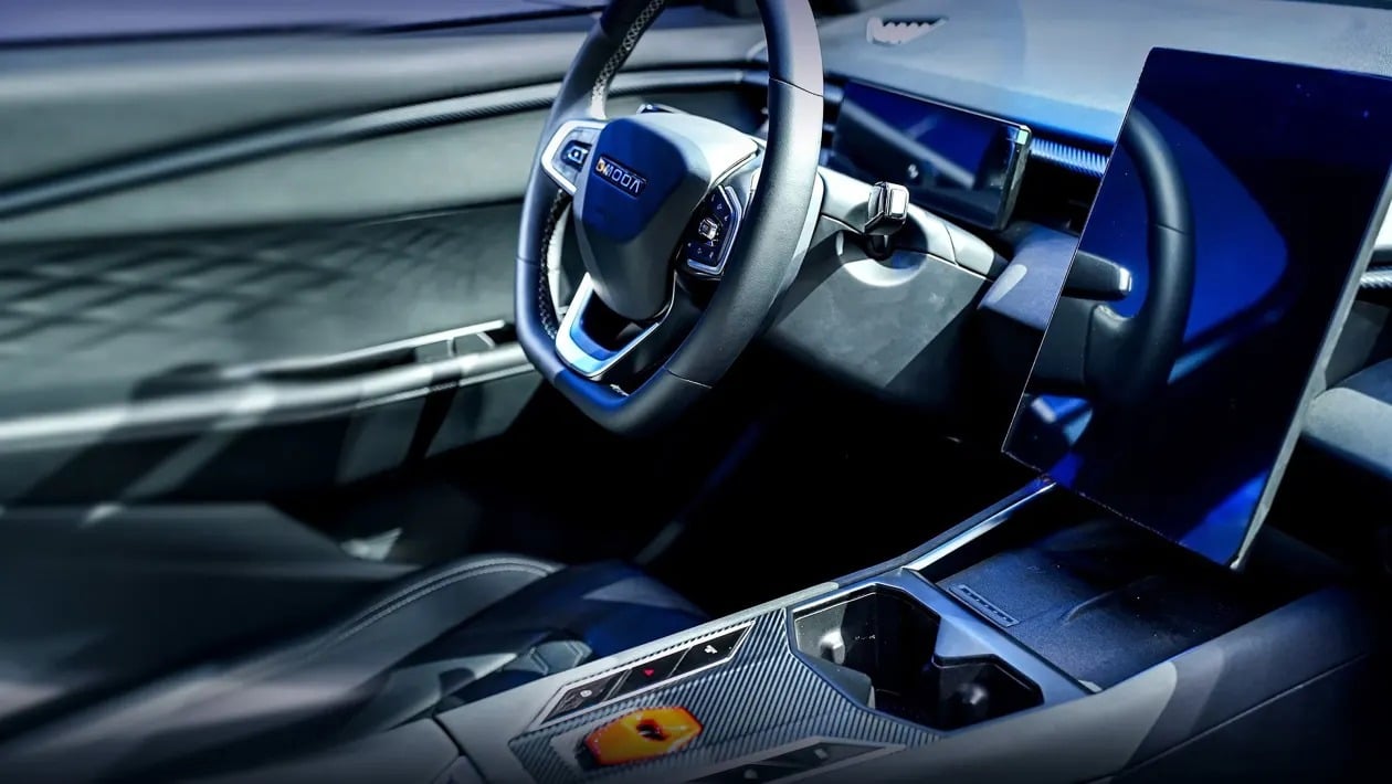 Αποκαλύφθηκε το νέο Omoda 4 και μοιάζει με Lamborghini Urus!