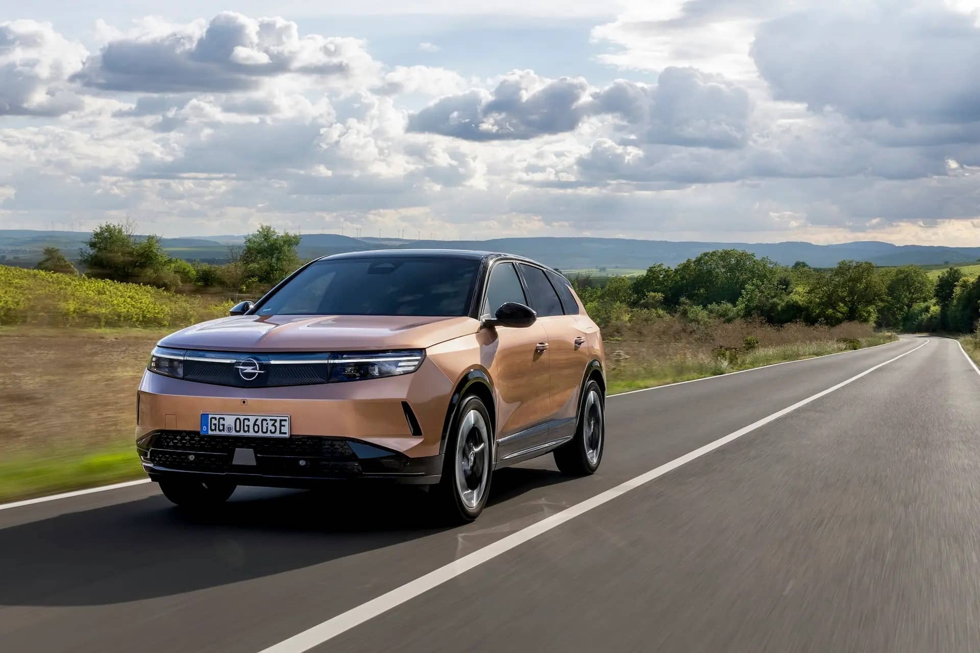 Η Opel ανεβάζει τον πήχη: Το Grandland έχει πλέον αυτονομία 700 χλμ.