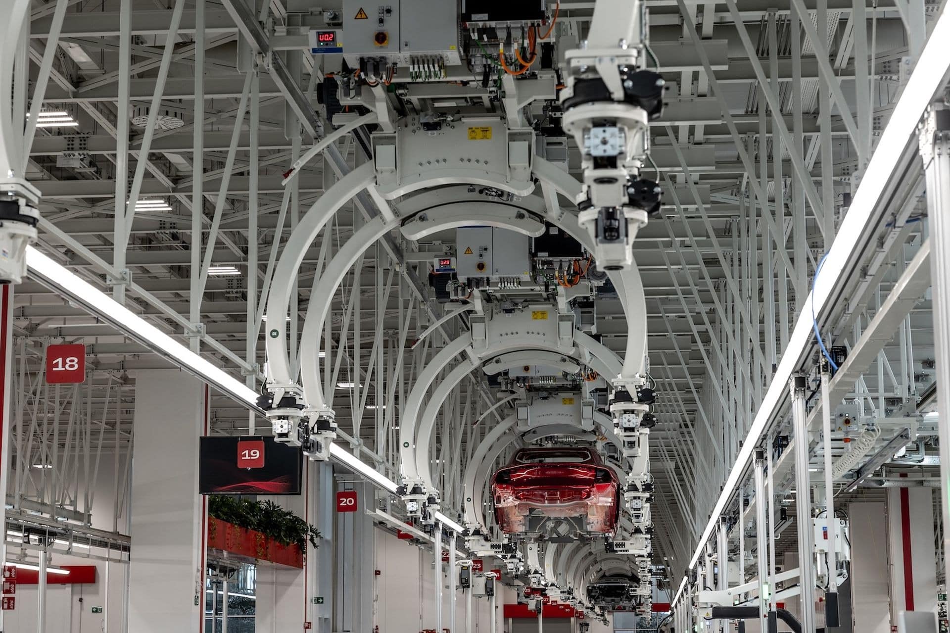 Ferrari Elettrica: Το πρώτο ηλεκτρικό «τέρας» του Maranello φτάνει με 1.000 ίππους και 310 χλμ./ώρα!