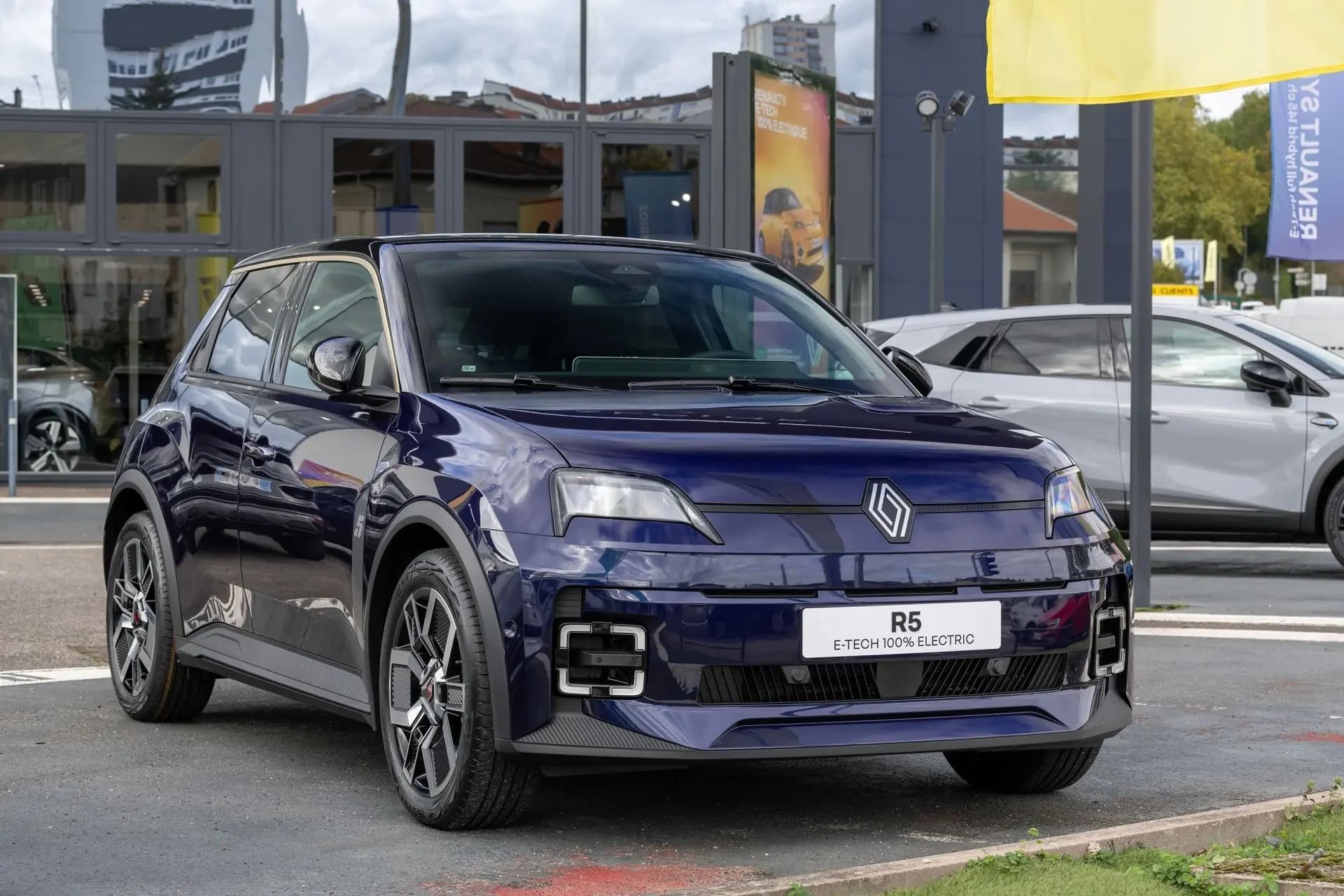 Η Renault σχεδιάζει μια νέα γενιά του R5;