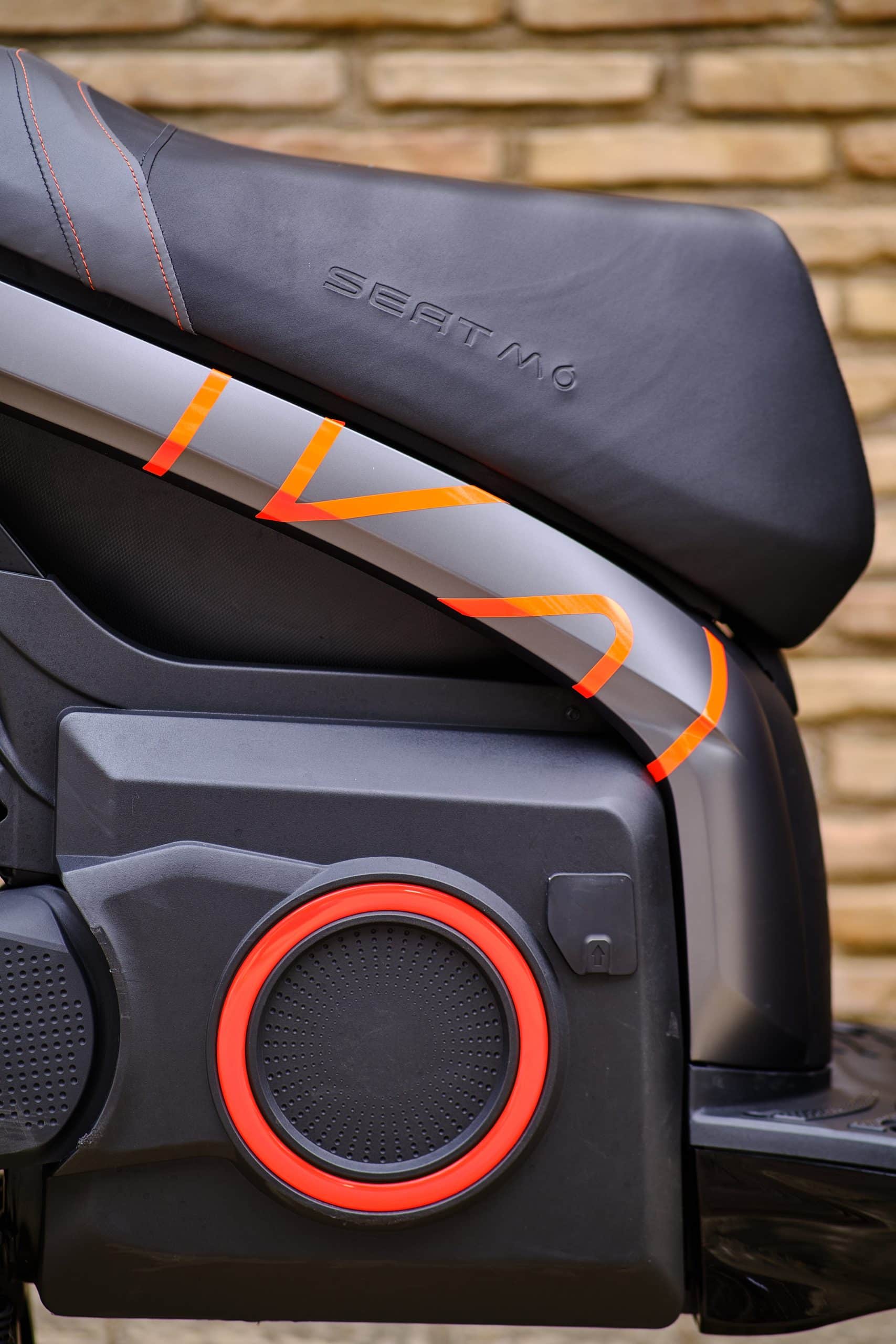 Αποκτήστε το αμιγώς ηλεκτρικό scooter της SEAT με μόλις €2.799