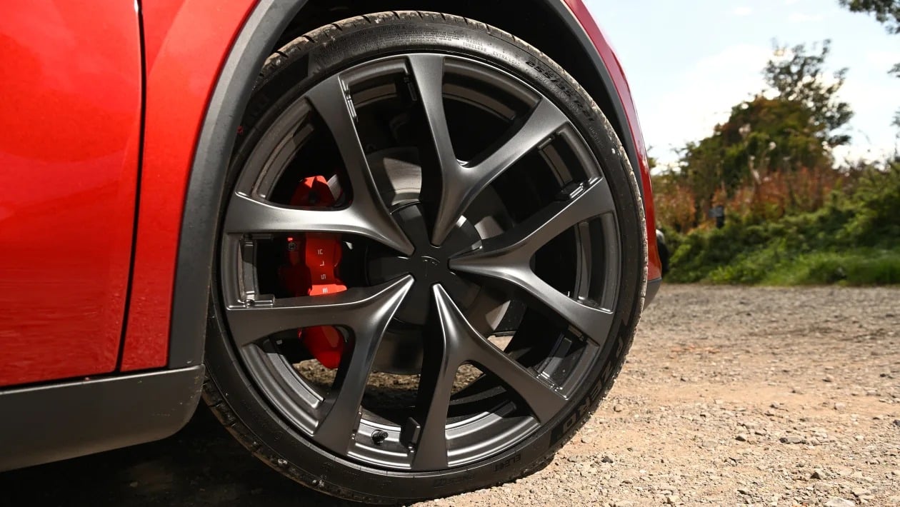 esla Model Y vs MG IM6 : Ποιο ηλεκτρικό SUV κερδίζει;